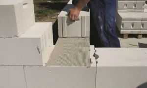 Ile zaprawy do bloczków betonowych? Uniknij kosztownych błędów przy budowie