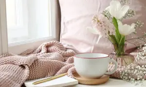 Wiosenne cuda w oknach: Magiczne dekoracje, które zachwycą każdego