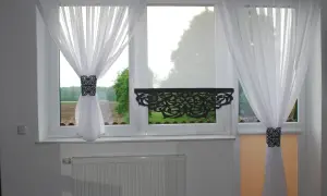 Jakie firany na okno balkonowe? 8 inspirujących pomysłów
