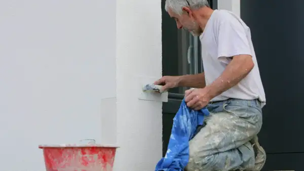 Czy zaprawą murarską można tynkować? Poznaj fakty i alternatywy